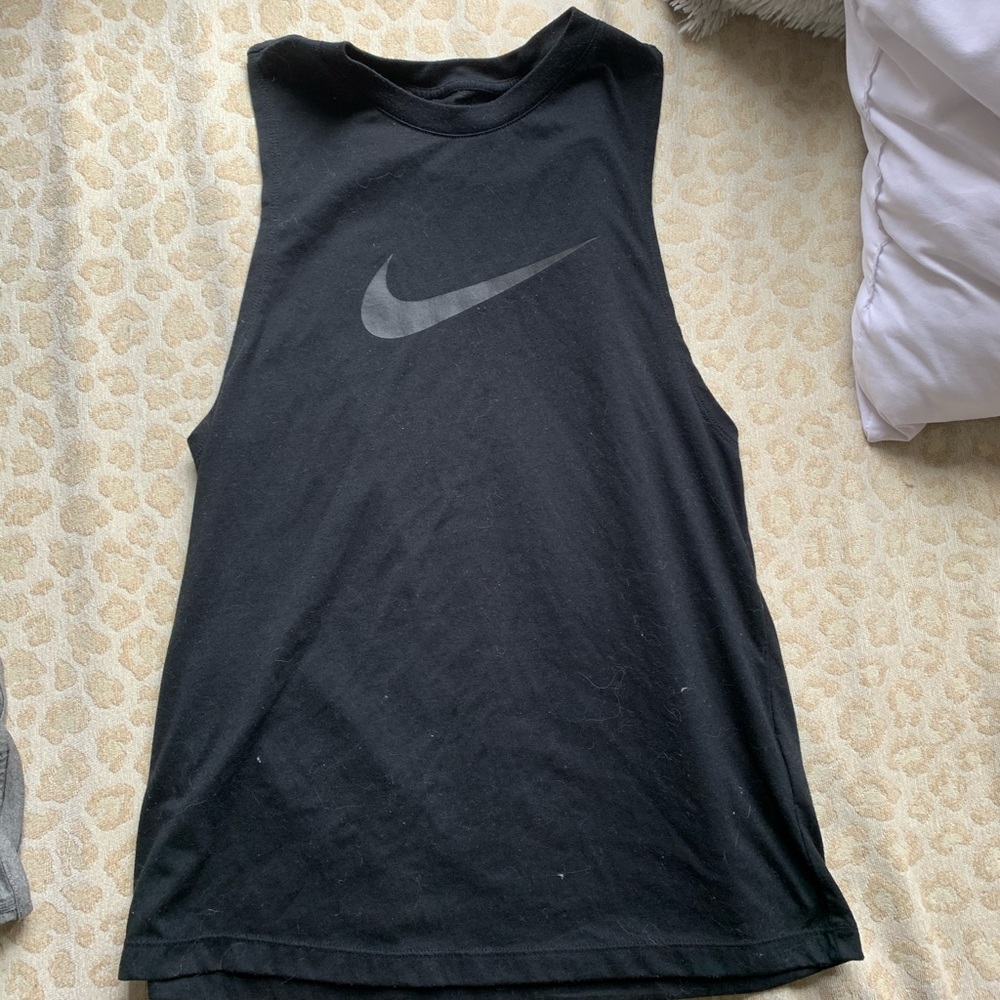 women’s black nike tank top